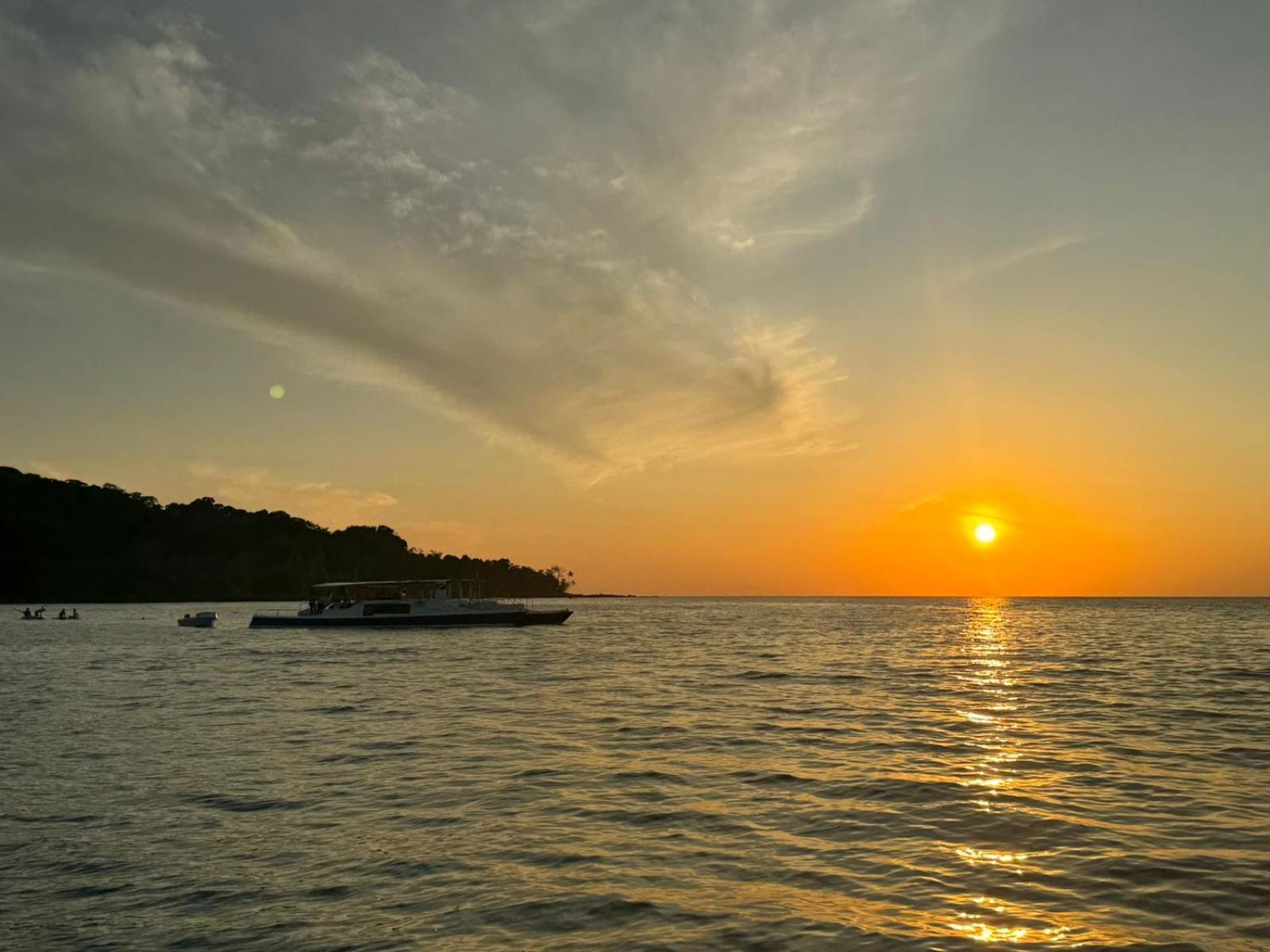 Pirate Drake Beach Hostel & Tour Company Drake Bay ภายนอก รูปภาพ